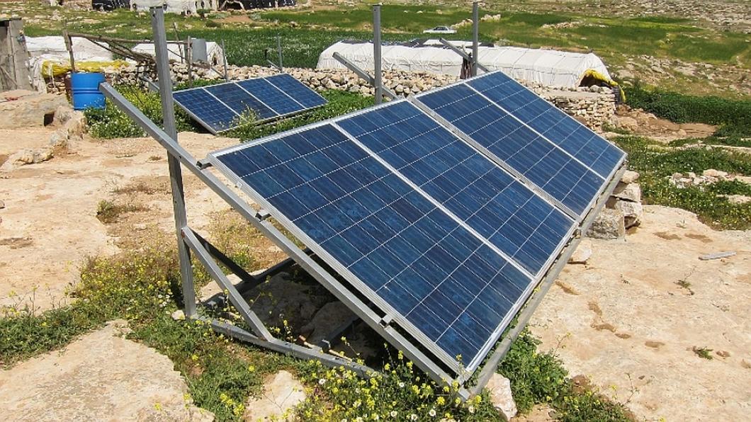 Israëlische soldaten verhinderen het oprichten van een windmolen wadi-jheish-4_1.jpg